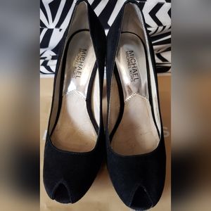 USED. Michael Kors Black Perp Tor Pumps w/ Snake heels. 6 1/2